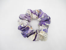 Load image into Gallery viewer, Simple Japanese Vintage Silk Kimono Scrunchies Chirimen Floral