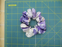 Load image into Gallery viewer, Simple Japanese Vintage Silk Kimono Scrunchies Chirimen Floral