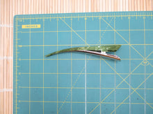 Load image into Gallery viewer, Green 130mm 5 1/8 inch Long Kimono Clip, Minimalist Metal Alligator Clip