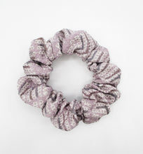Load image into Gallery viewer, Minimalist Silk Kimono Japanese Fabric Scrunchies Light Purple Shibori