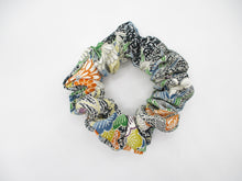Load image into Gallery viewer, Simple Japanese Vintage Silk Kimono Scrunchies Chirimen Floral