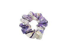 Load image into Gallery viewer, Simple Japanese Vintage Silk Kimono Scrunchies Chirimen Floral
