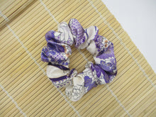 Load image into Gallery viewer, Simple Japanese Vintage Silk Kimono Scrunchies Chirimen Floral
