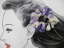 Load image into Gallery viewer, Simple Japanese Vintage Silk Kimono Scrunchies Chirimen Floral
