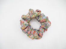 Load image into Gallery viewer, Simple Japanese Vintage Silk Kimono Scrunchies Chirimen Floral
