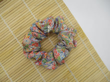 Load image into Gallery viewer, Simple Japanese Vintage Silk Kimono Scrunchies Chirimen Floral
