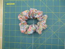 Load image into Gallery viewer, Simple Japanese Vintage Silk Kimono Scrunchies Chirimen Floral
