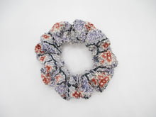 Load image into Gallery viewer, Light Pink Purple  Shibori Silk Scrunchies, Recycled Kimono Hair Tie
