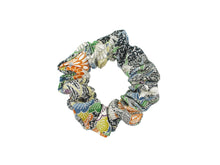 Load image into Gallery viewer, Simple Japanese Vintage Silk Kimono Scrunchies Chirimen Floral
