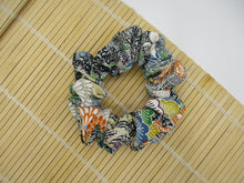 Load image into Gallery viewer, Simple Japanese Vintage Silk Kimono Scrunchies Chirimen Floral
