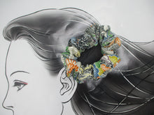 Load image into Gallery viewer, Simple Japanese Vintage Silk Kimono Scrunchies Chirimen Floral
