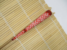 Load image into Gallery viewer, 130mm 5/18 inch Kimono Alligator Hair Clip, Long Beak Clip, Red Shibori

